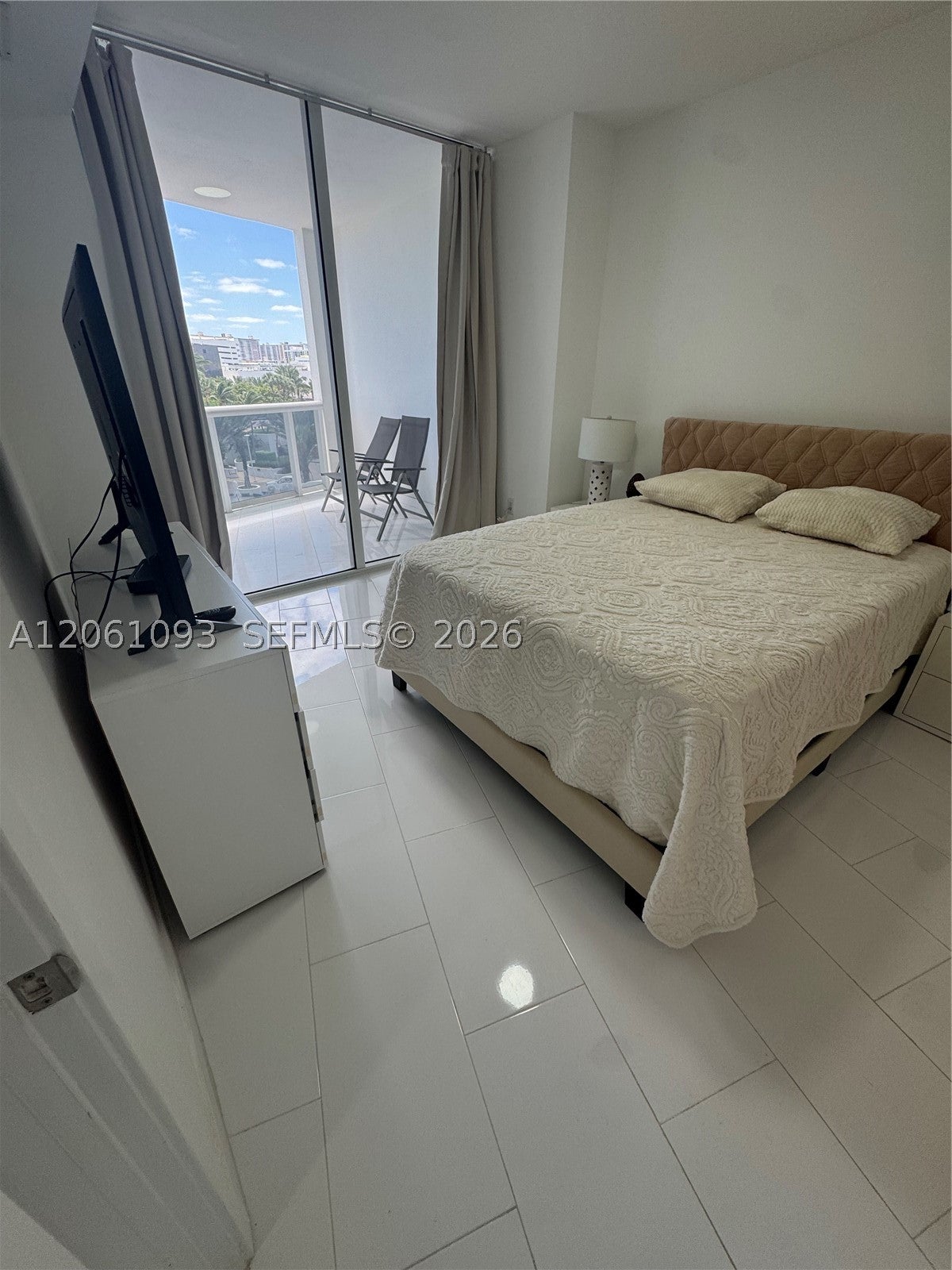 18201 Collins Ave 608