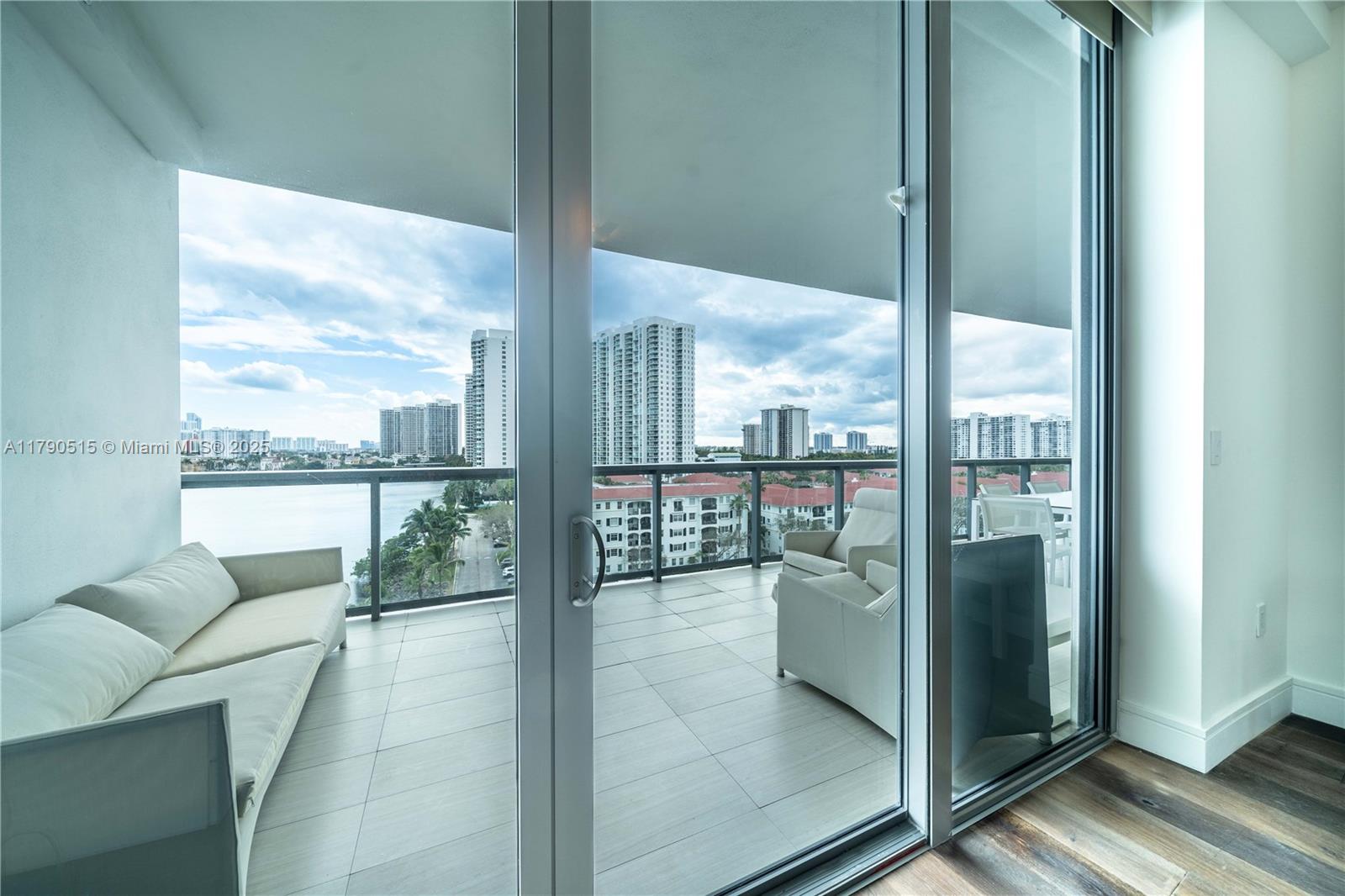 ECHO CONDO - Residential