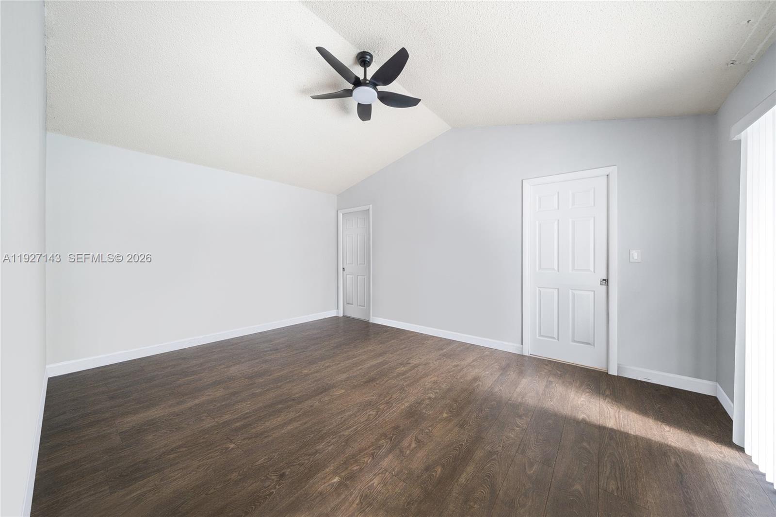 ROYAL GLEN - Residential