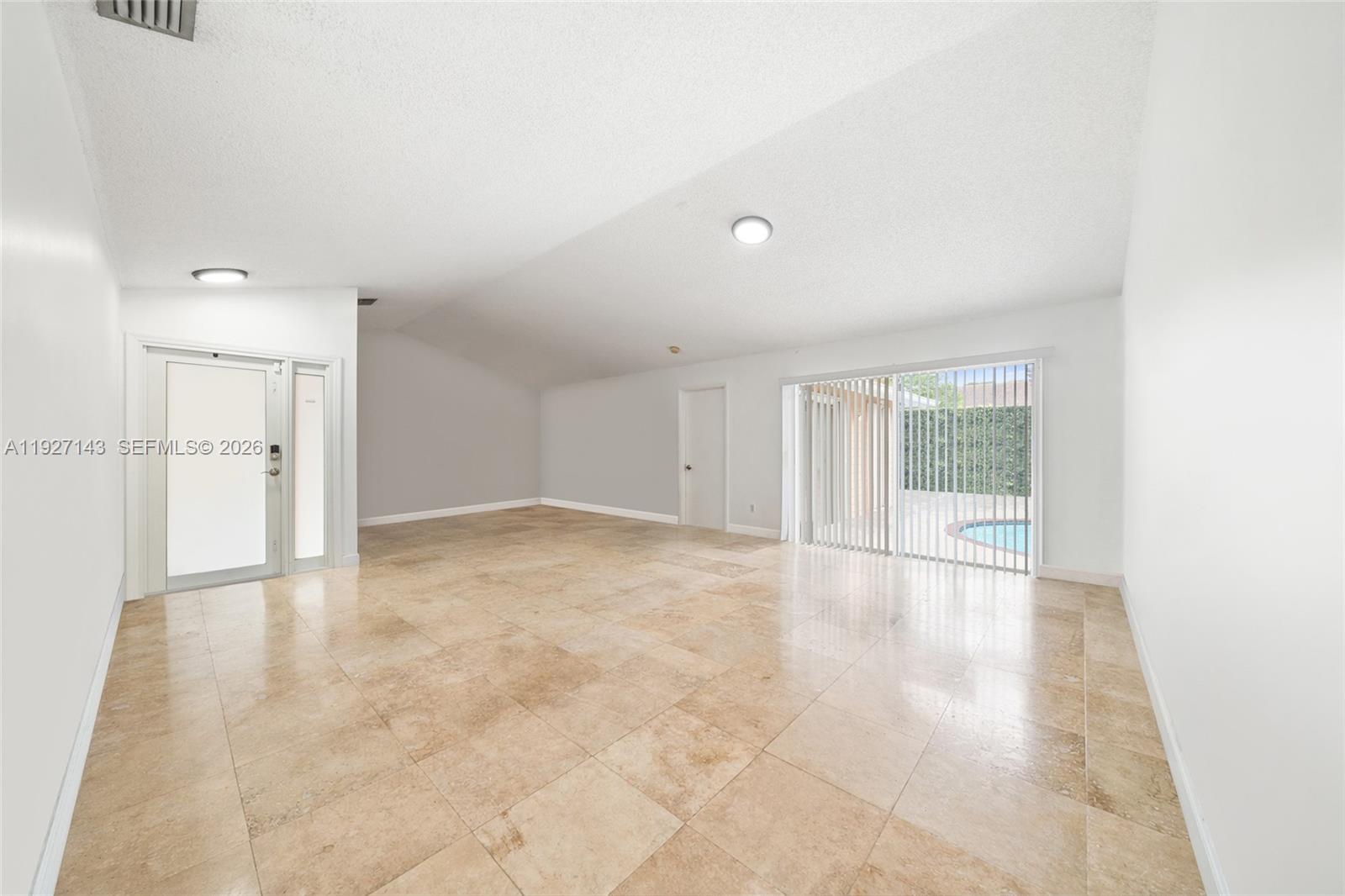 ROYAL GLEN - Residential