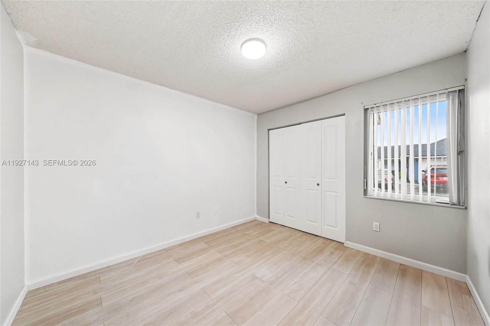 ROYAL GLEN - Residential