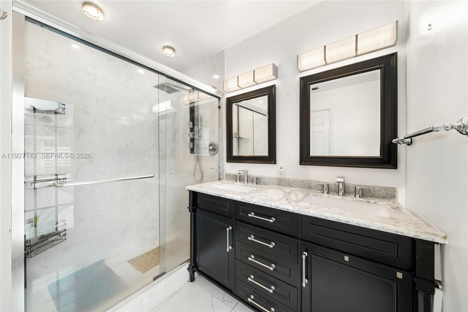 ROYAL GLEN - Residential