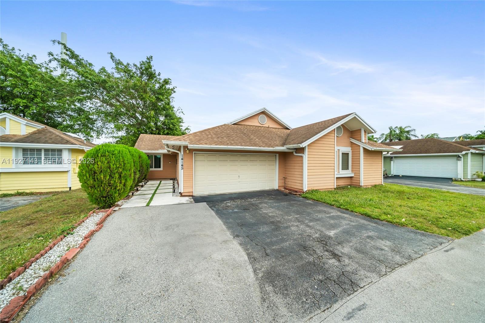 ROYAL GLEN - Residential