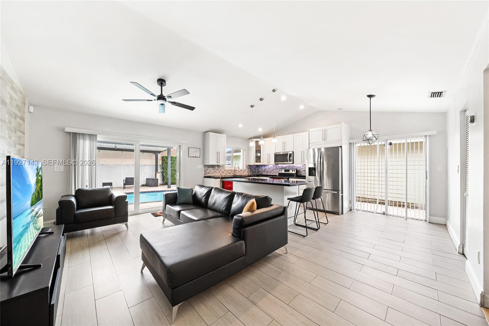 ROYAL GLEN - Residential