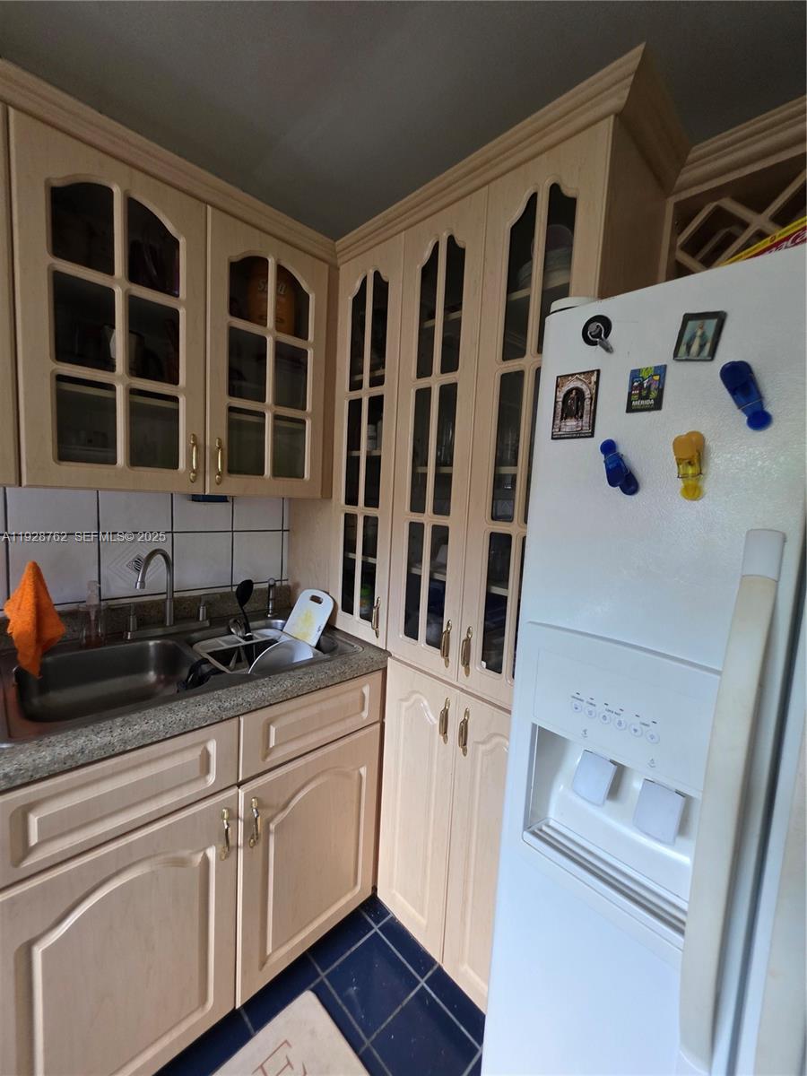 GARDENS AT KENDALE LAKES - Residential Lease