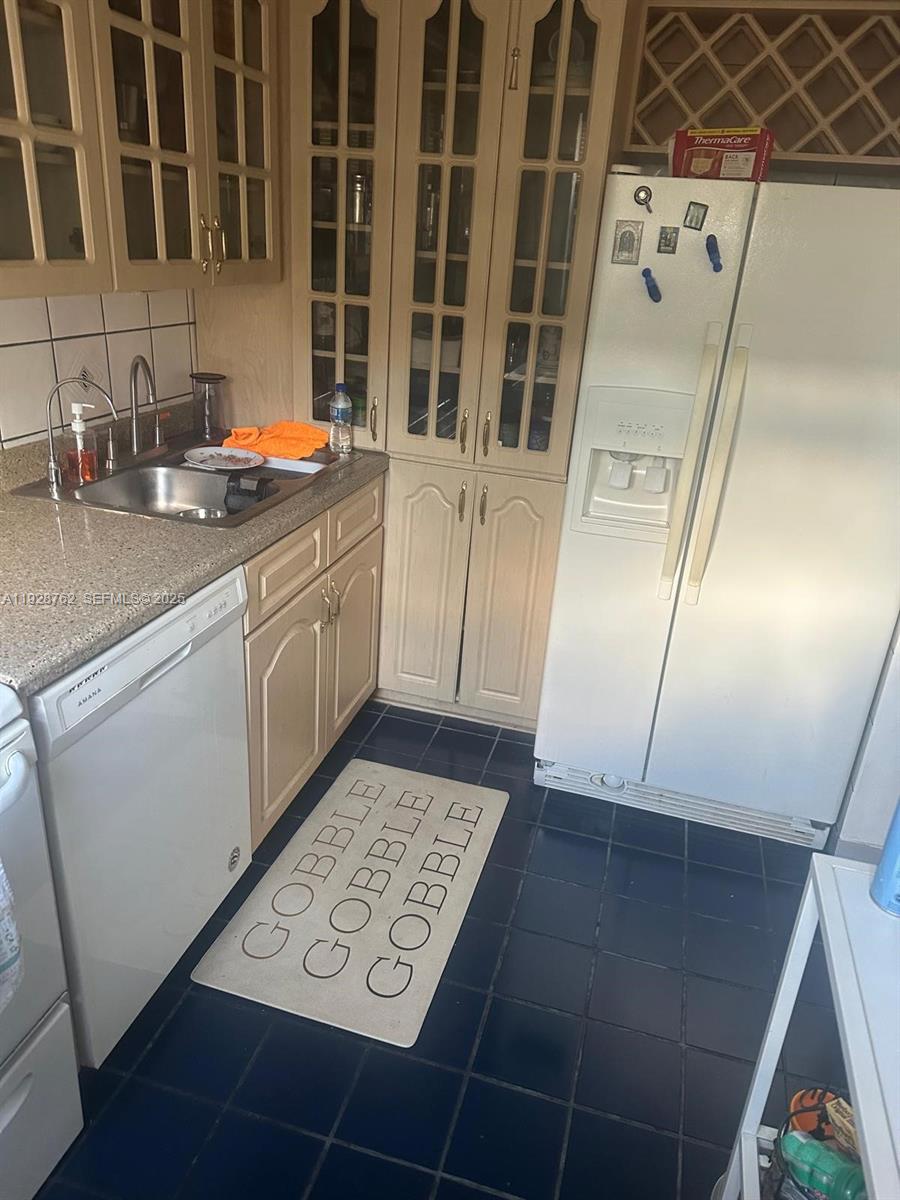 GARDENS AT KENDALE LAKES - Residential Lease