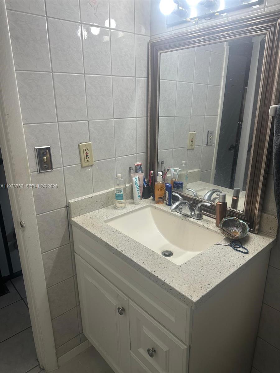 GARDENS AT KENDALE LAKES - Residential Lease