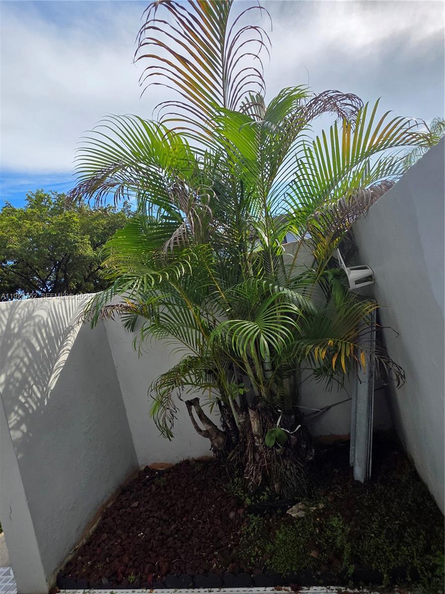 GARDENS AT KENDALE LAKES - Residential Lease