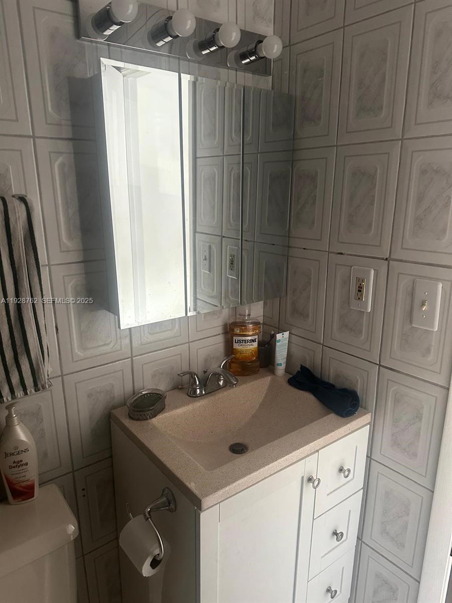 GARDENS AT KENDALE LAKES - Residential Lease