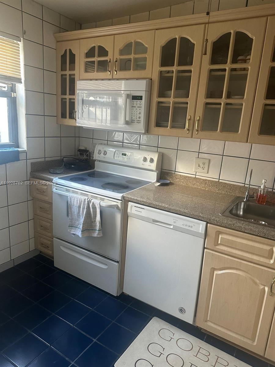 GARDENS AT KENDALE LAKES - Residential Lease