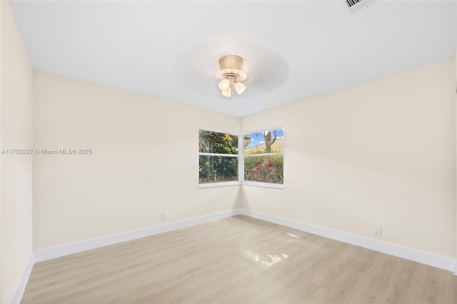 PALM ISLES - Residential