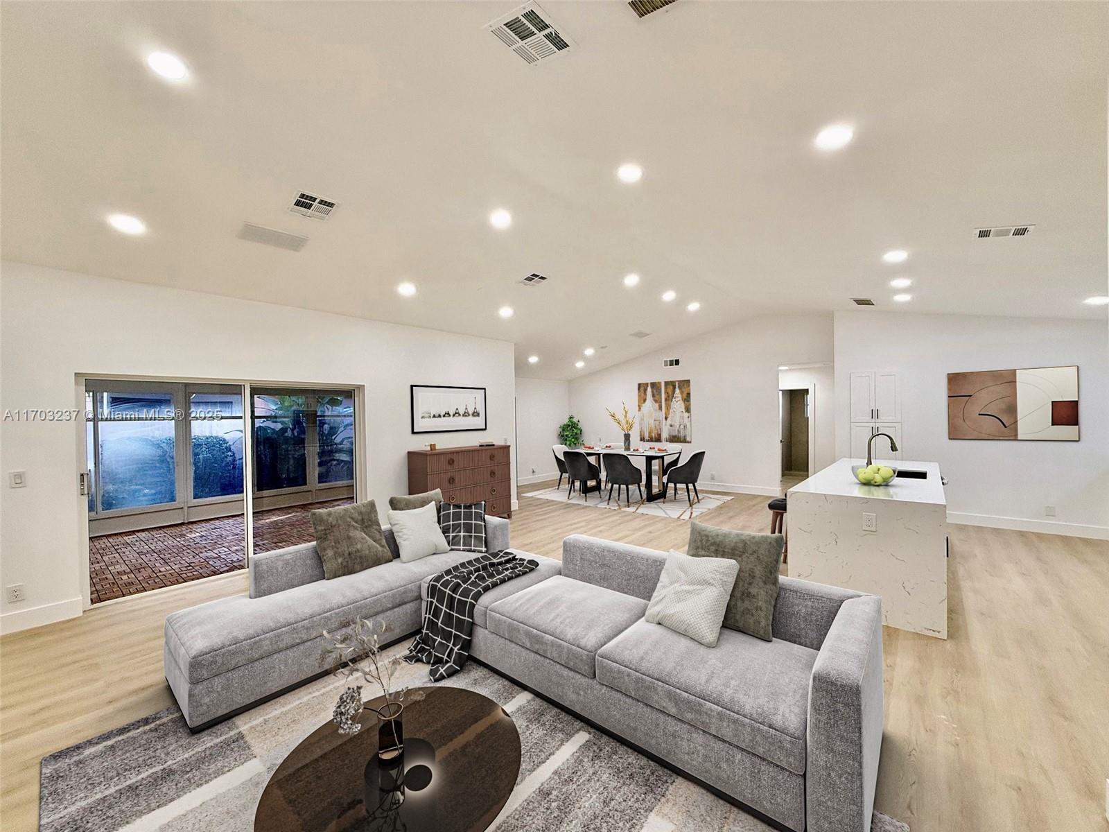 PALM ISLES - Residential
