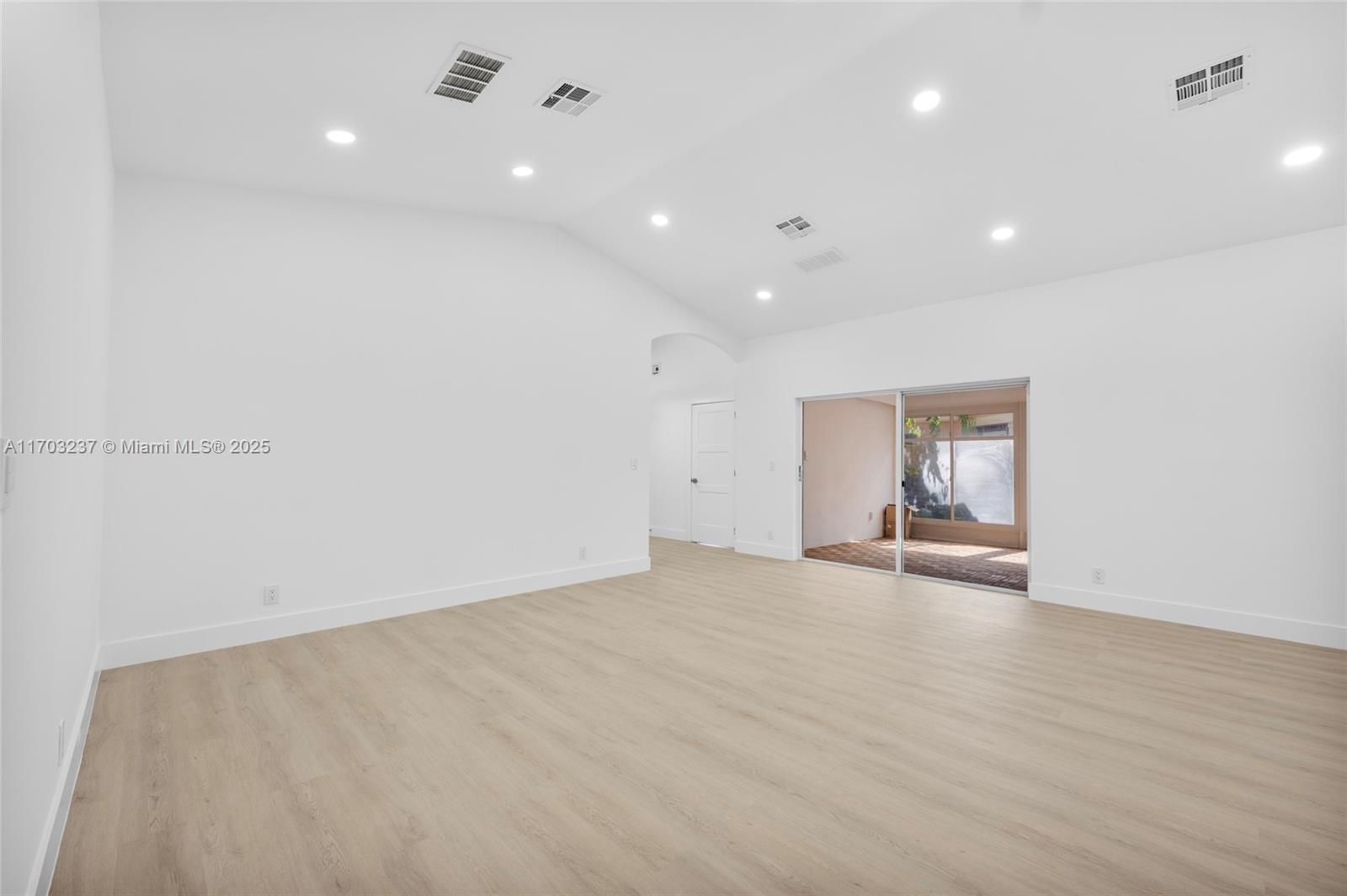 PALM ISLES - Residential