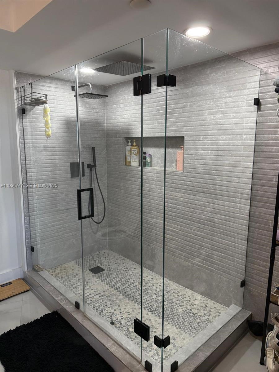 1000 ISL BLVD WILLIAMS IS - Residential