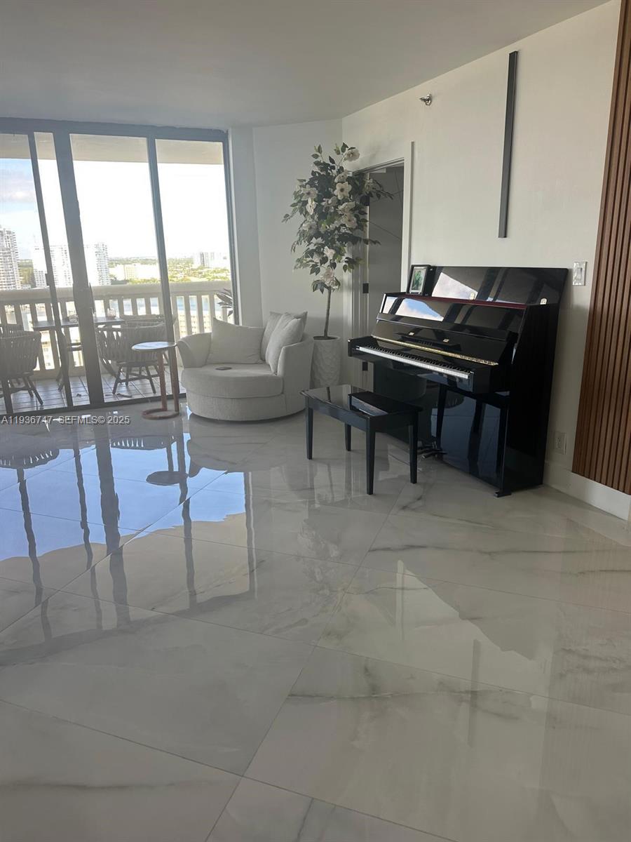 1000 W Island Blvd 1710