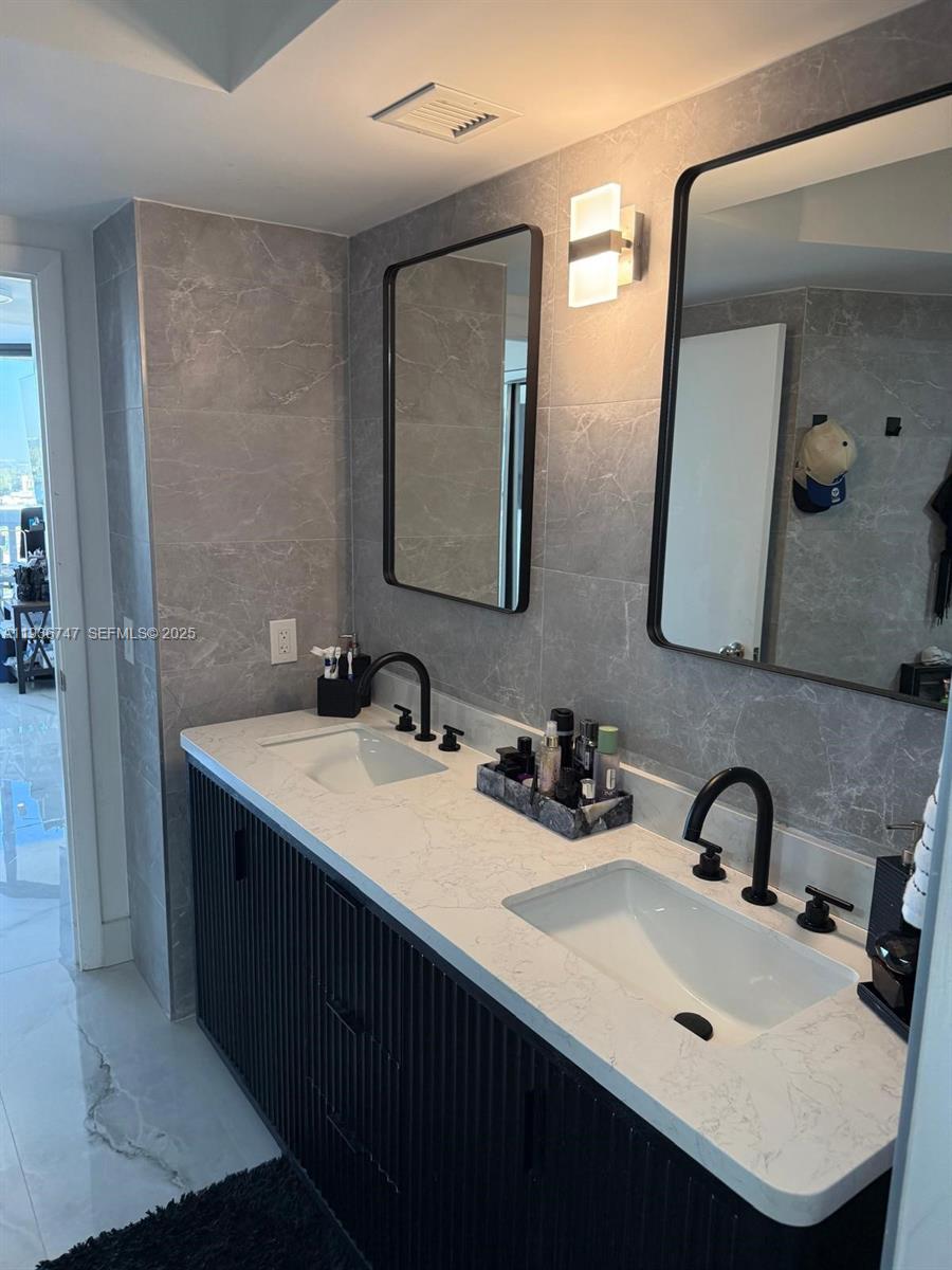 1000 ISL BLVD WILLIAMS IS - Residential