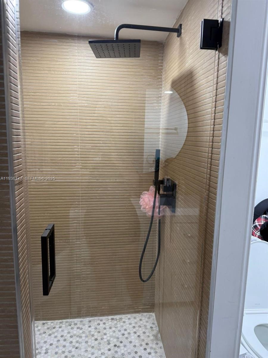 1000 ISL BLVD WILLIAMS IS - Residential