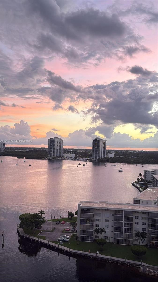 1000 ISL BLVD WILLIAMS IS - Residential