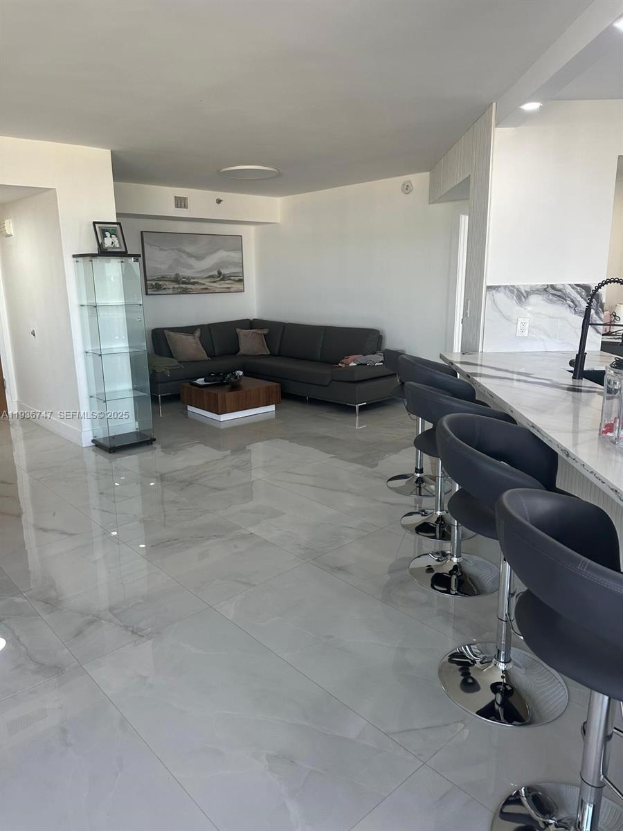 1000 ISL BLVD WILLIAMS IS - Residential