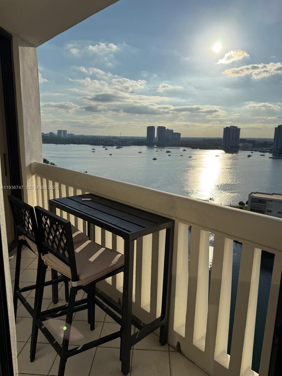 1000 W Island Blvd 1710