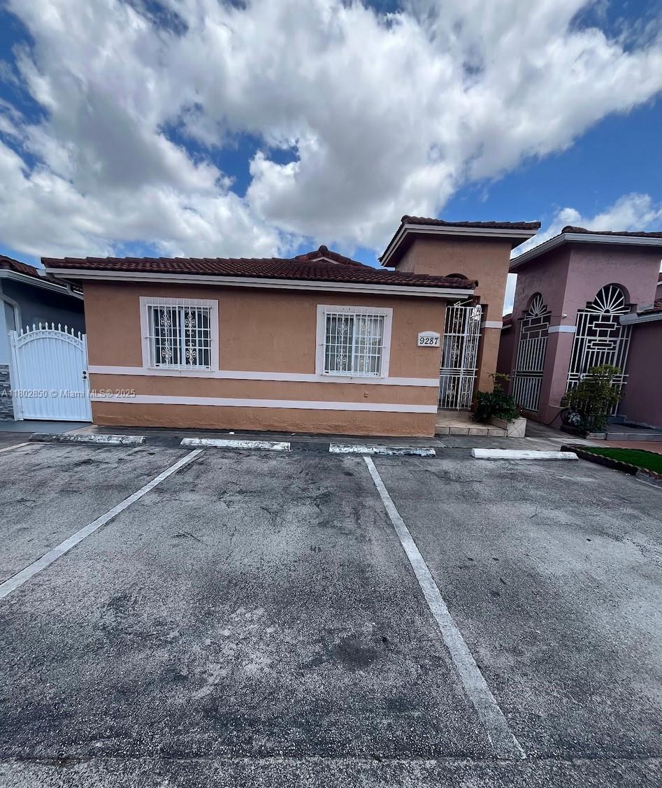 Rental Property at 9287 Nw 120th Ter 143, Hialeah Gardens, Miami-Dade County, Florida - Bedrooms: 1 
Bathrooms: 1  - $1,400 MO.