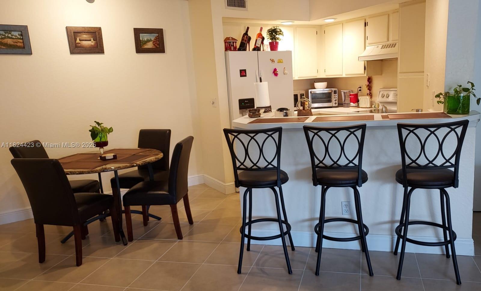 437 Vista Isles Dr 2216, Sunrise, Miami-Dade County, Florida - 1 Bedrooms  
1 Bathrooms - 