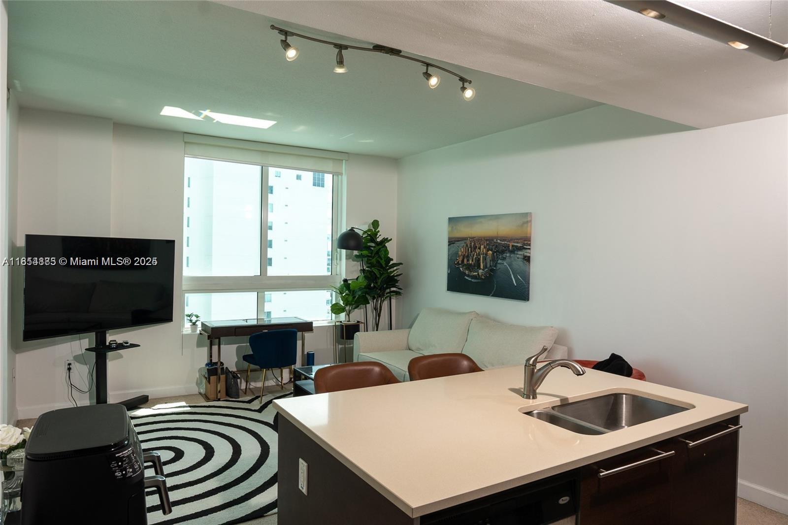 1900 N Bayshore Dr 3003