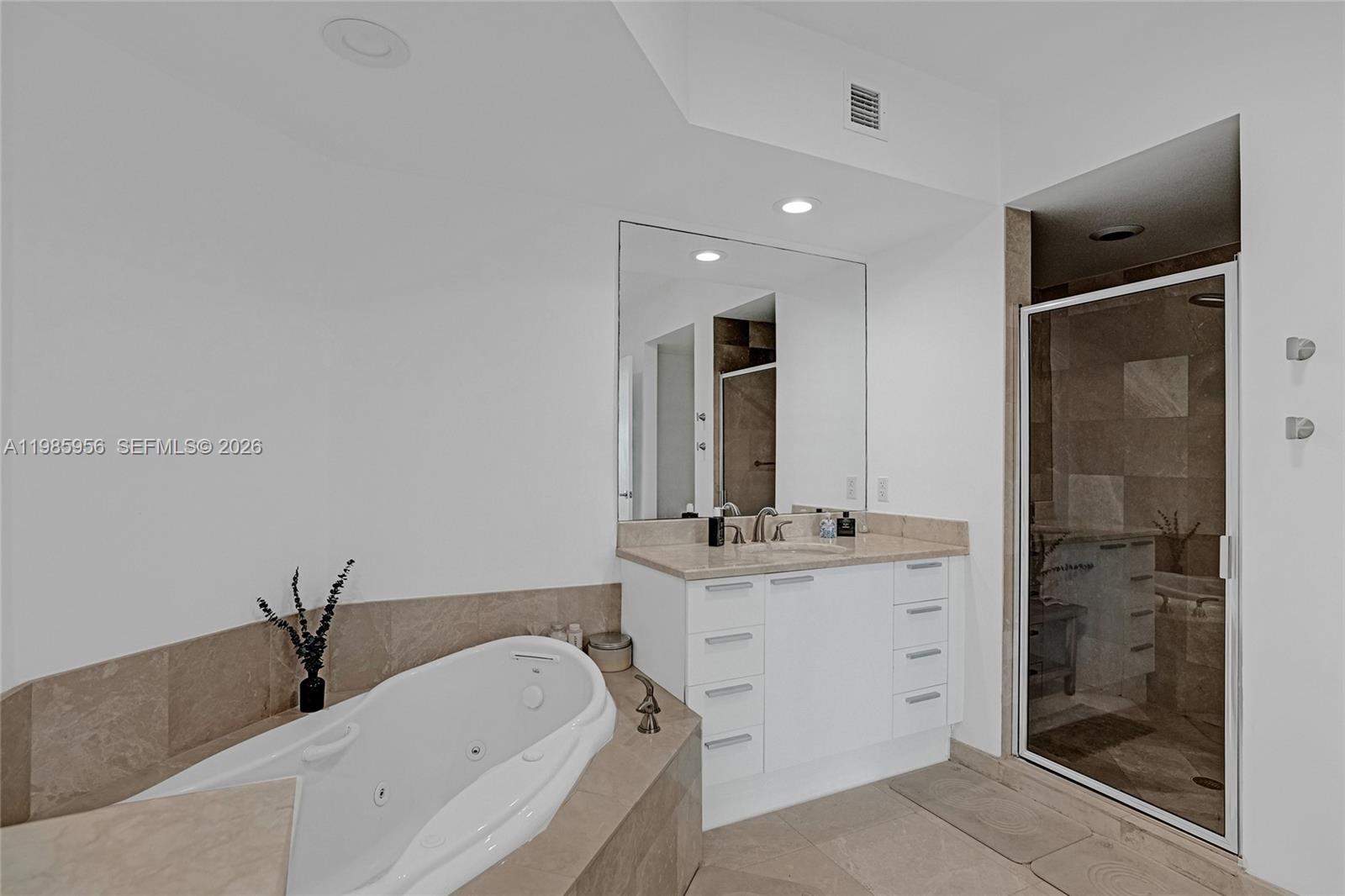 THE OAKS I CONDO - Residential