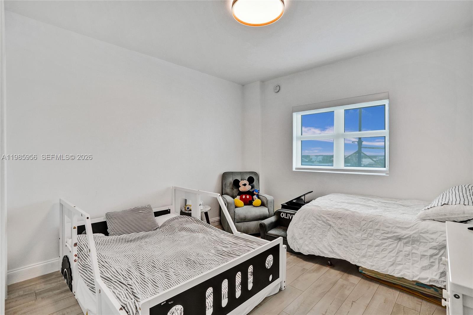 THE OAKS I CONDO - Residential