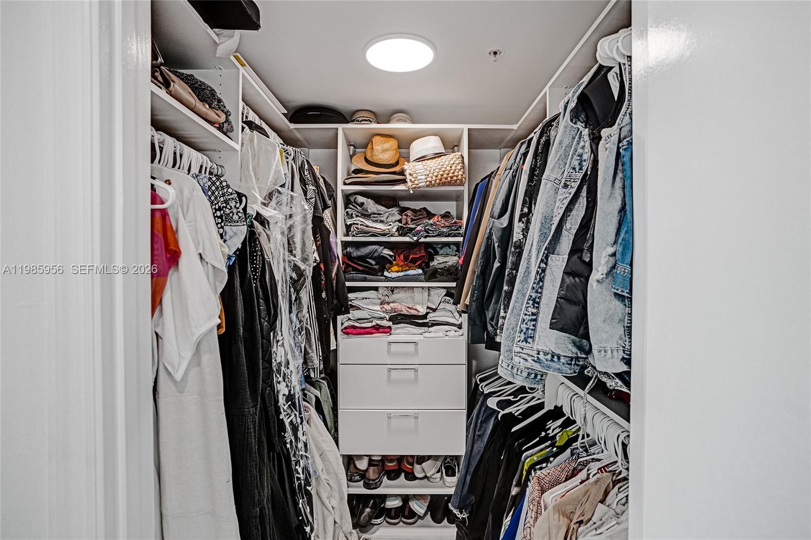 THE OAKS I CONDO - Residential