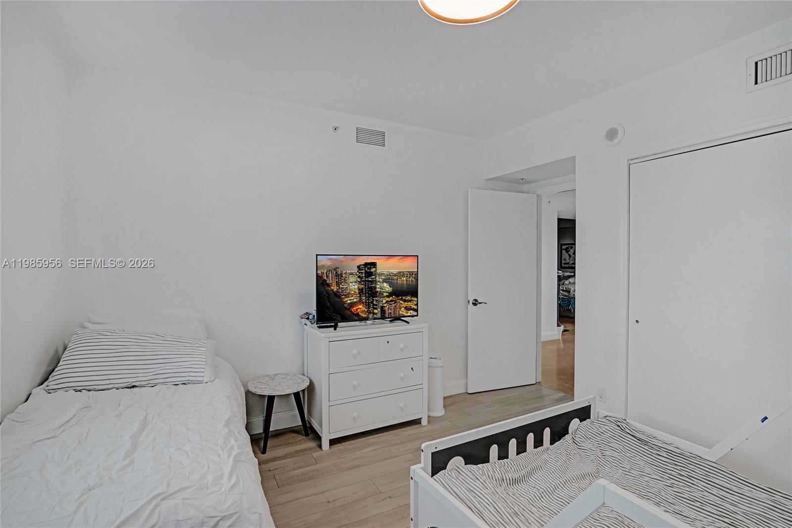 THE OAKS I CONDO - Residential