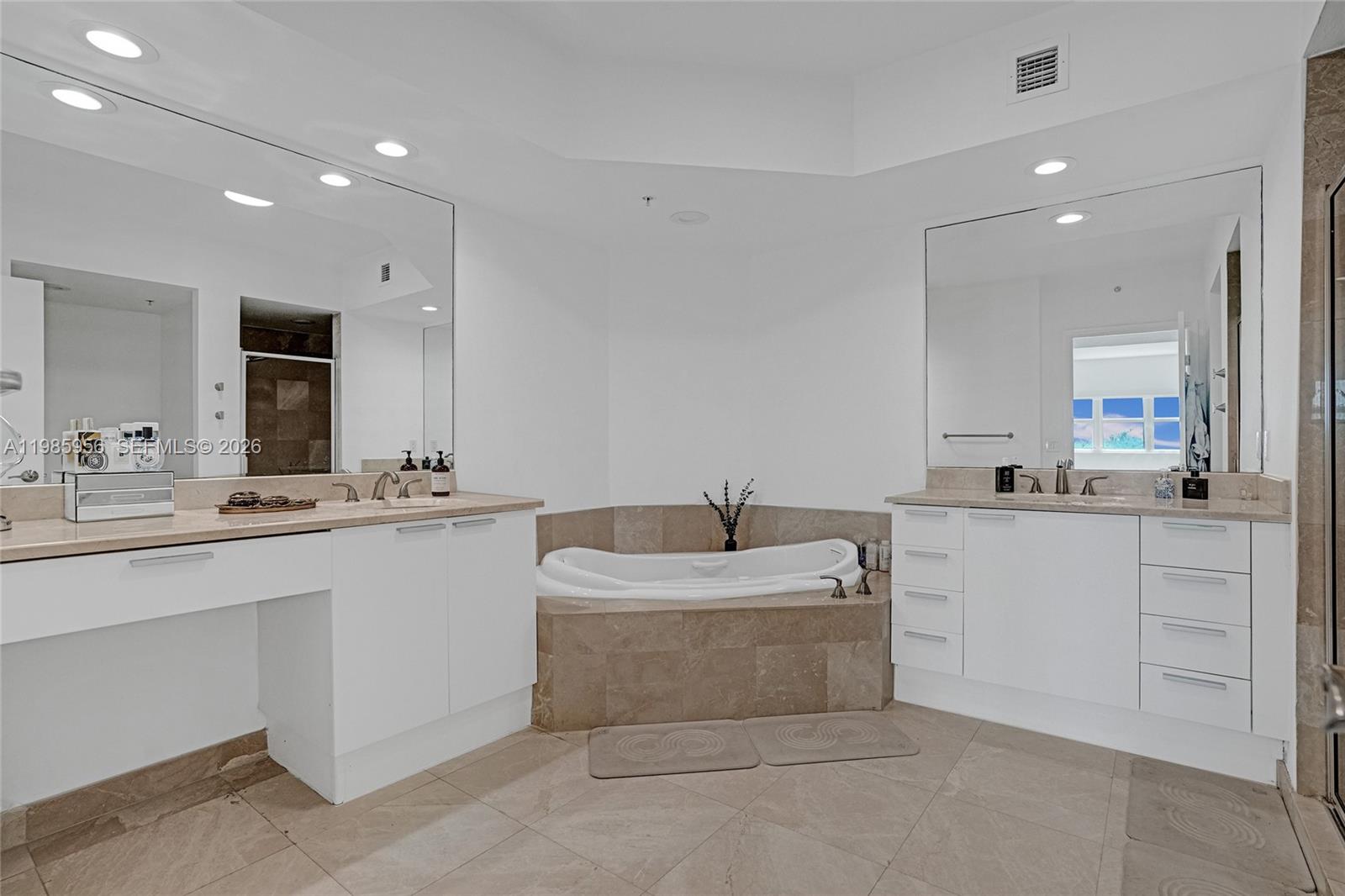 THE OAKS I CONDO - Residential