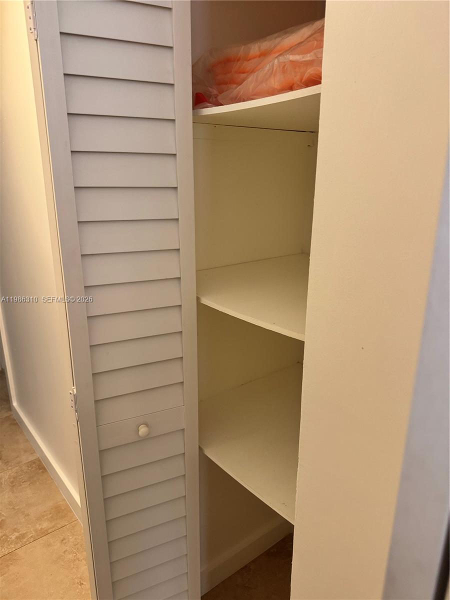 KENWOOD SUB - Residential Lease