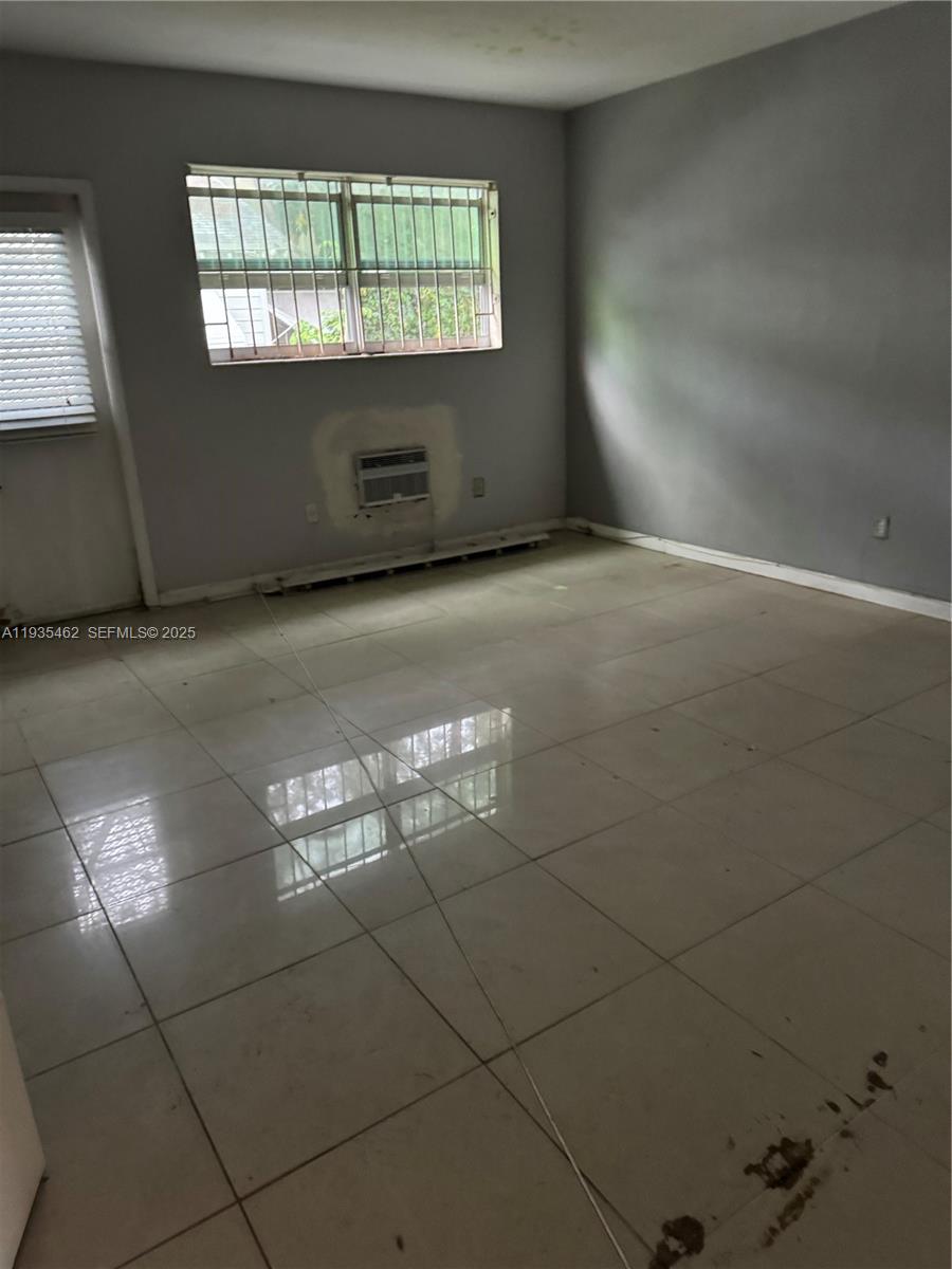 ROSE CONDO - Residential