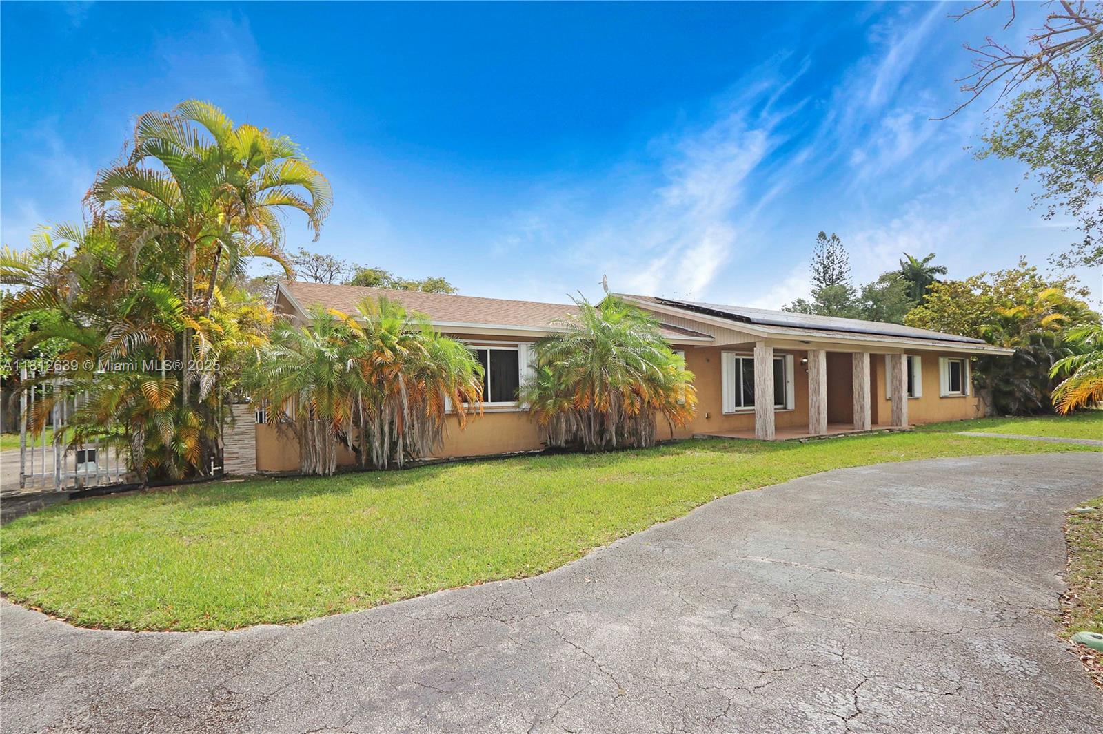 17501 Sw 89th Ave, Palmetto Bay, Miami-Dade County, Florida - 4 Bedrooms  
2 Bathrooms - 