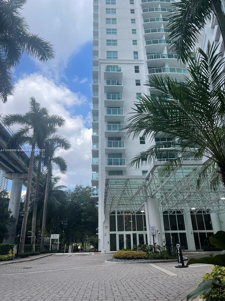 Rental Property at 31 Se 5th St 3515, Miami, Broward County, Florida - Bedrooms: 3 
Bathrooms: 3  - $5,400 MO.