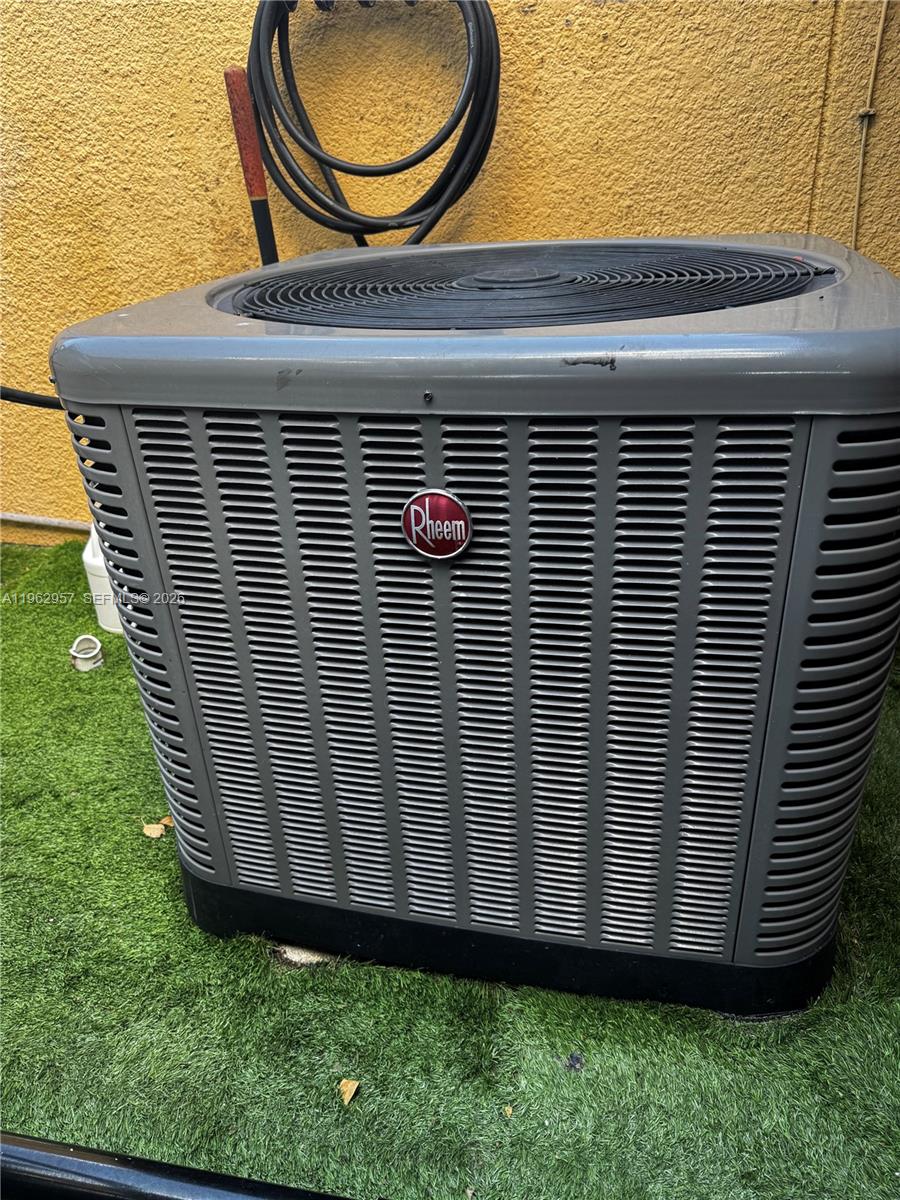 KENDALE LAKES WEST TOWNHO - Residential