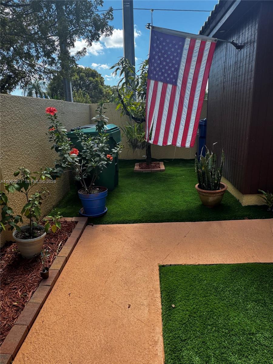 KENDALE LAKES WEST TOWNHO - Residential