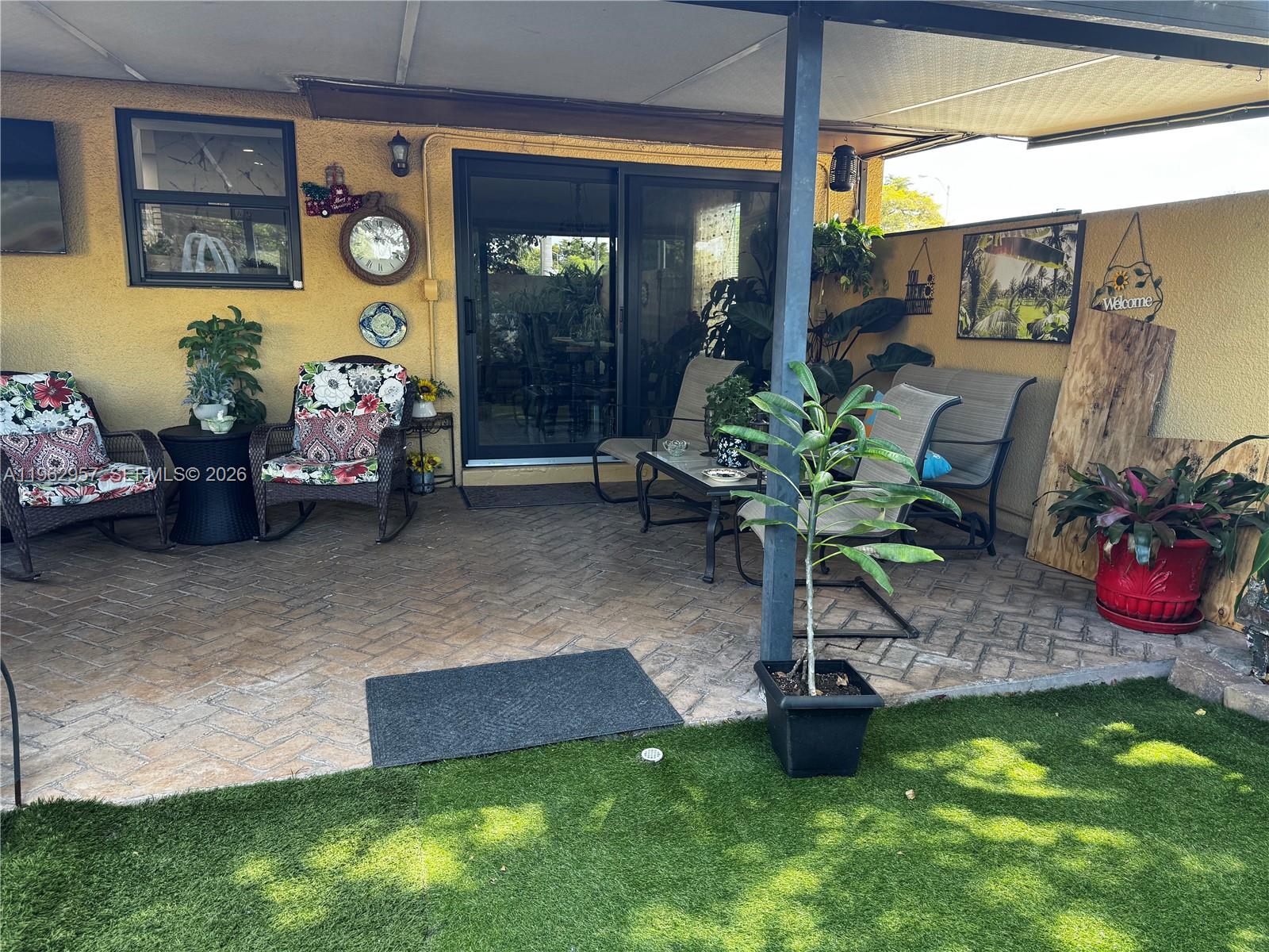 KENDALE LAKES WEST TOWNHO - Residential