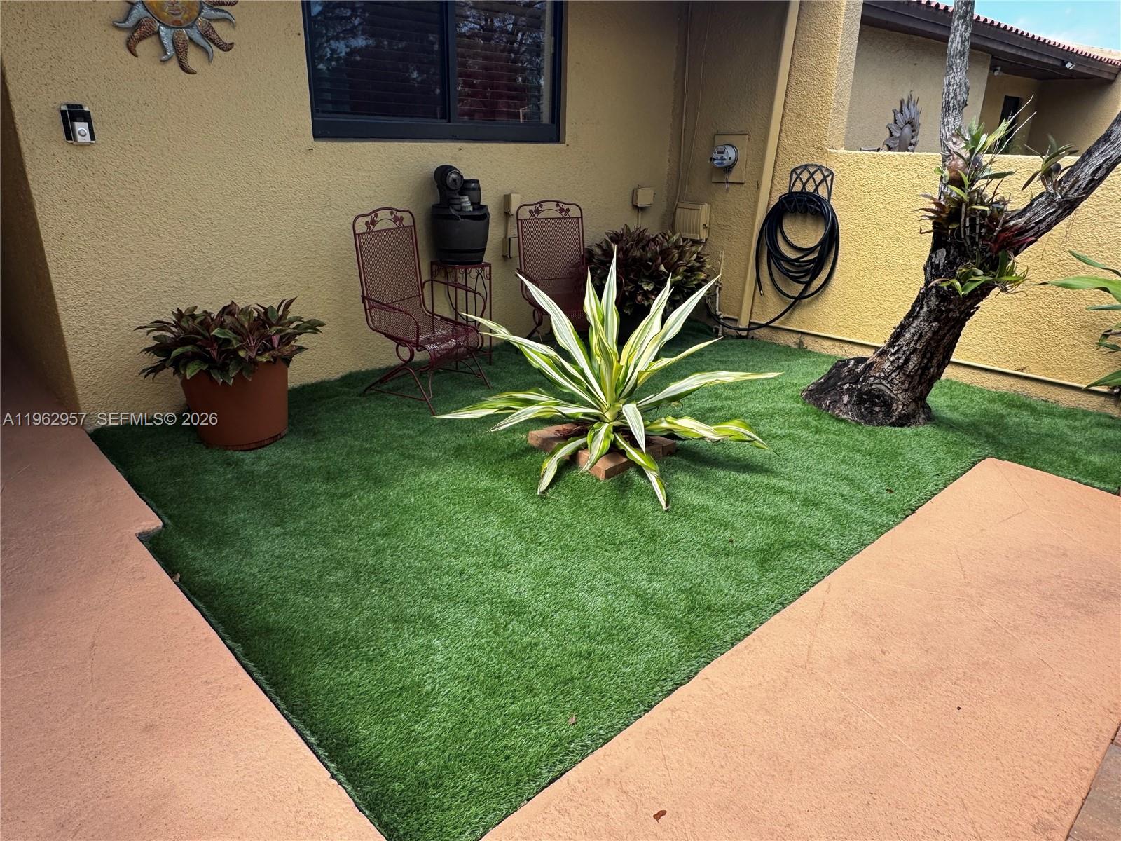 KENDALE LAKES WEST TOWNHO - Residential