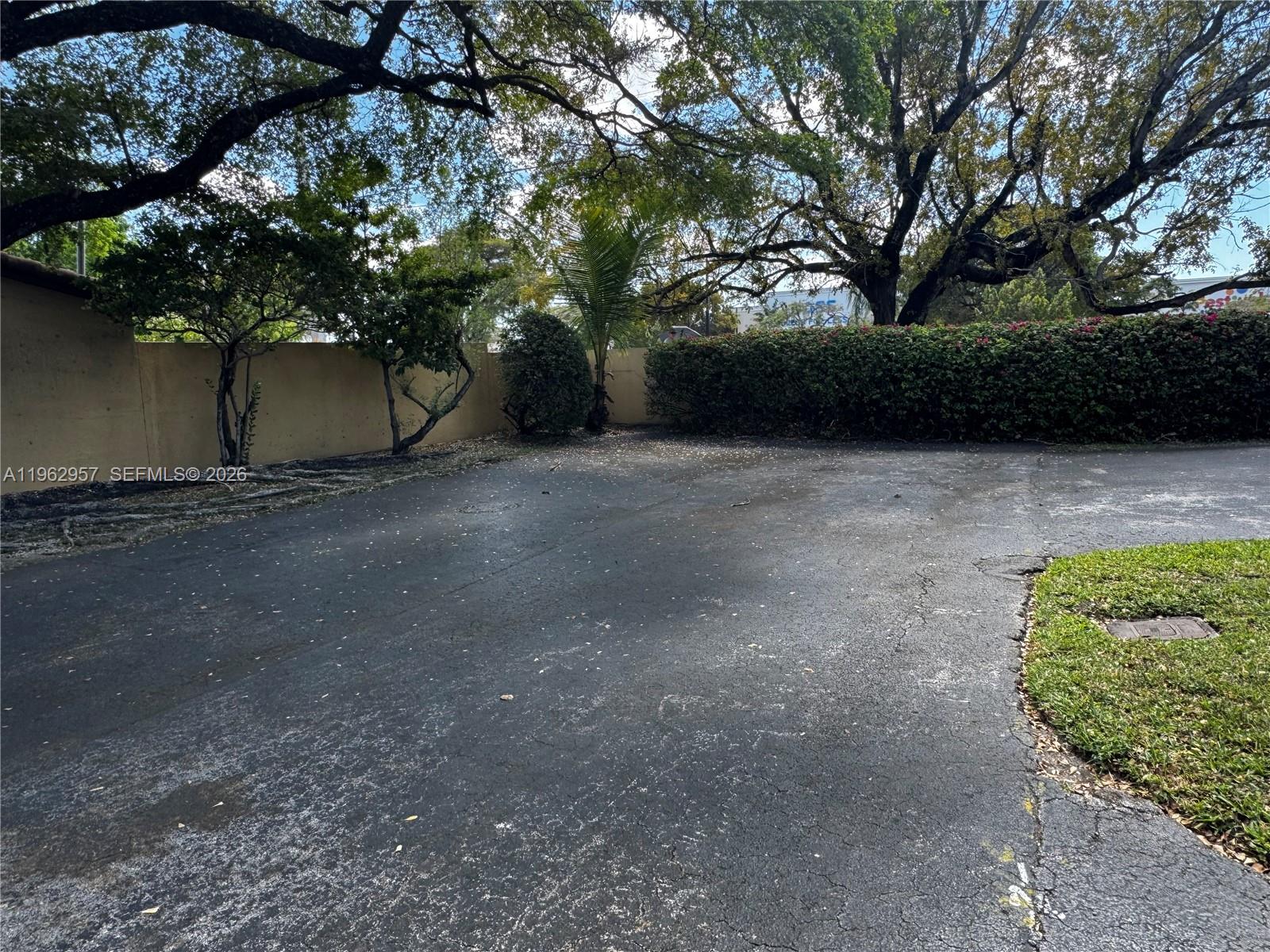 KENDALE LAKES WEST TOWNHO - Residential