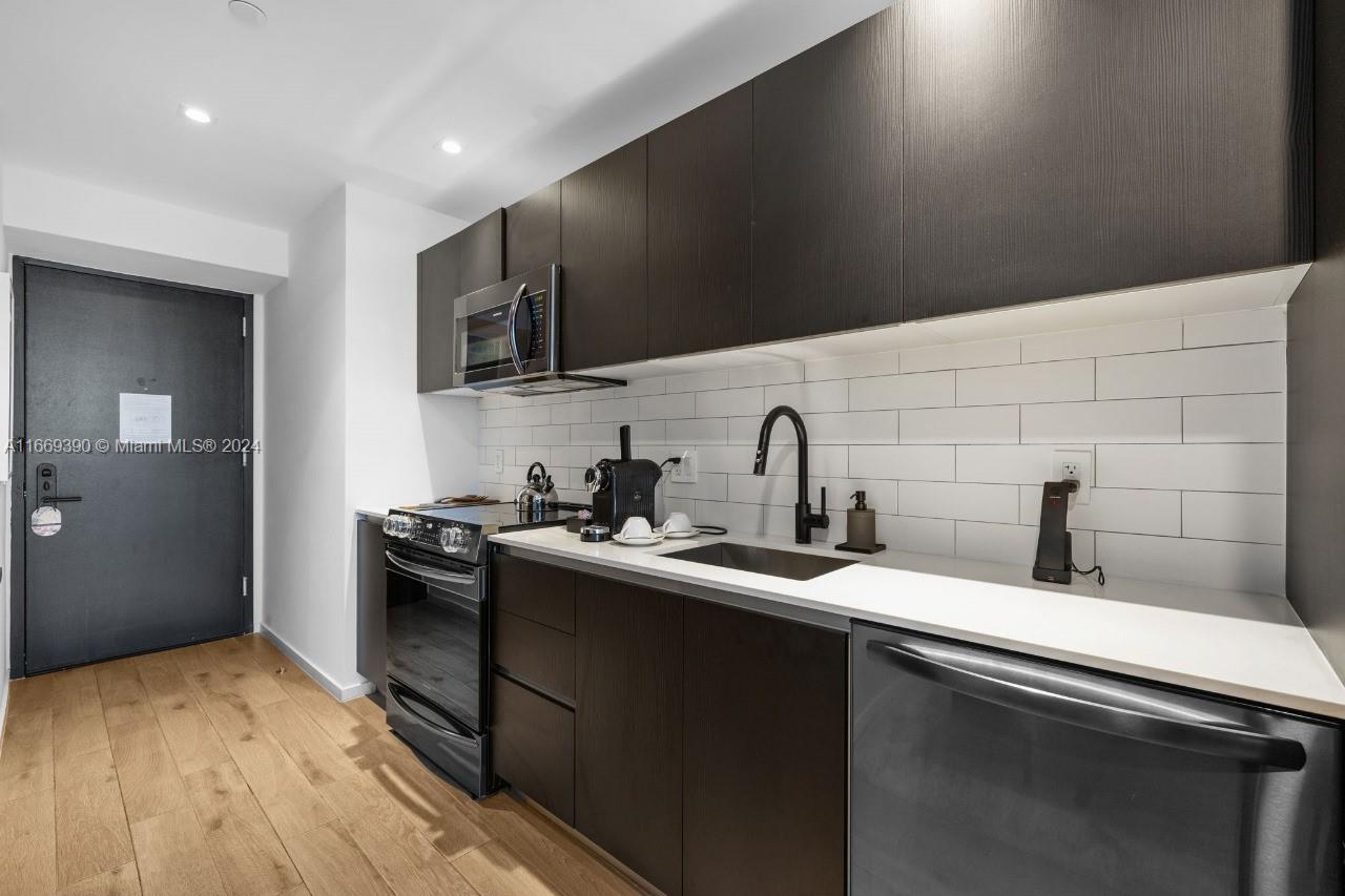 The Elser Hotel & Residenc - Residential Lease