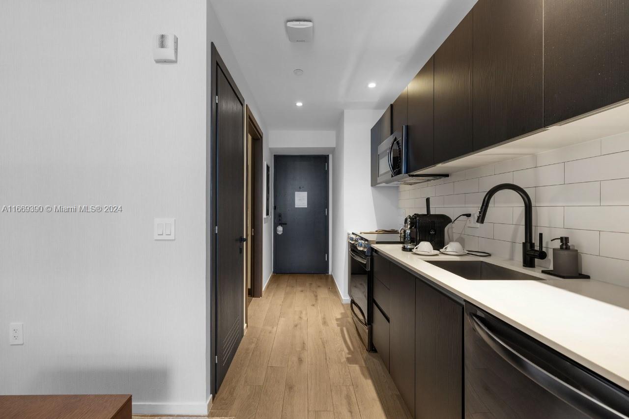 The Elser Hotel & Residenc - Residential Lease