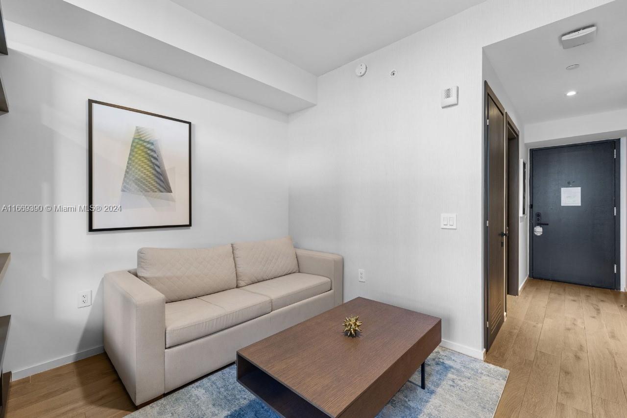 The Elser Hotel & Residenc - Residential Lease