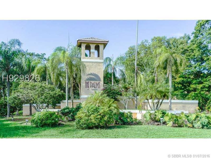 * CENTRALLY LOCATED IN PEMBROKE PINES * 2 BEDROOM 2 BATH * SPLIT BEDROOM PLAN * SCREENED PORCH WITH LAKE VIEW * LAUNDRY ROOM INSIDE UNIT * PETS OK * RENTALS OK *  CLOSE TO EVERYTHING SAWGRASS MALL / BBT CENTER / HARD ROCK HOTEL & CASINO / LAS OLAS / AVEN TURA *