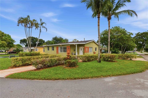Photo of 6448 Funston St, Hollywood, FL 33023 (MLS # A12064512)