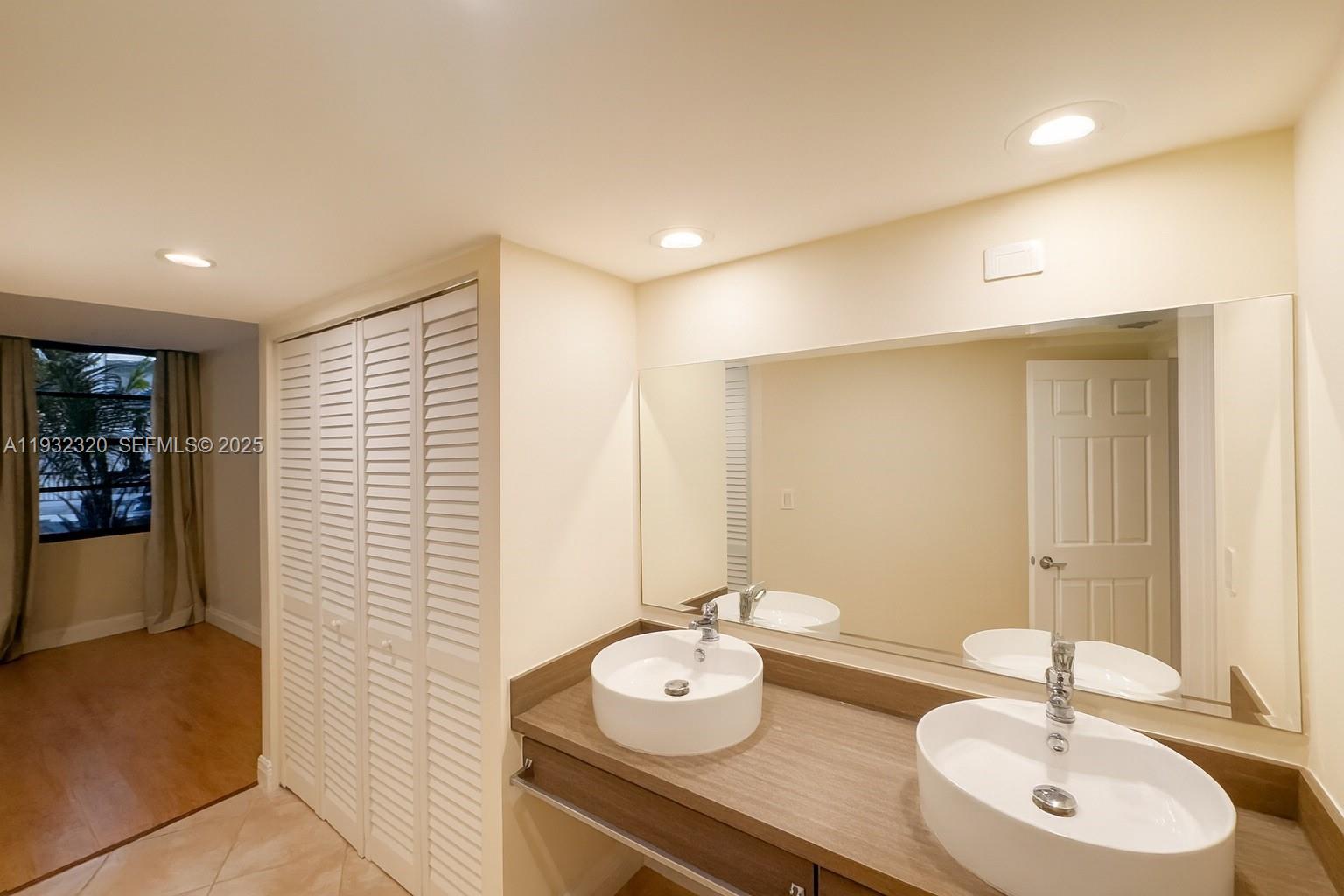 BISCAYA IV CONDO - Residential Lease