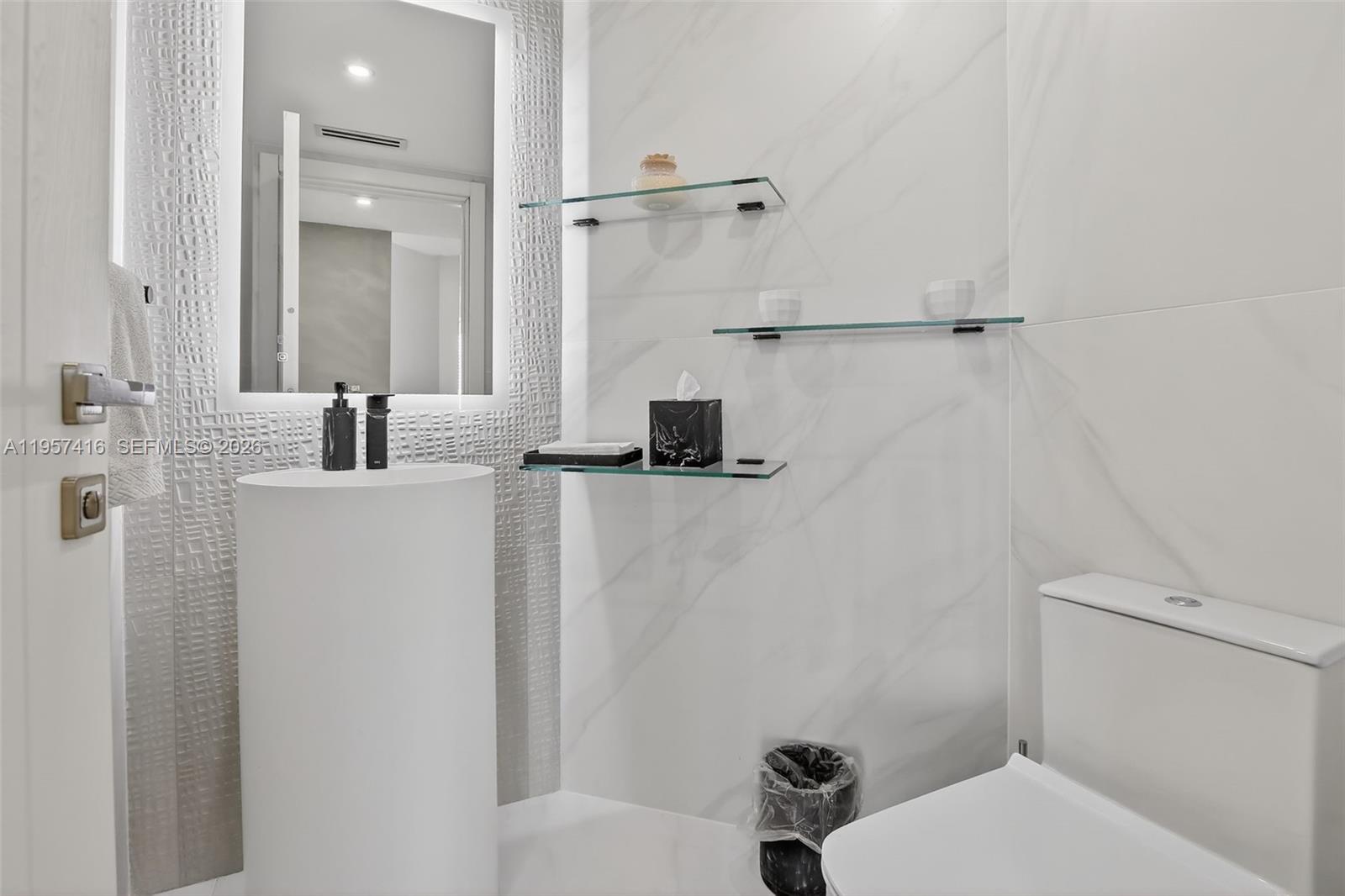 1000 ISL BLVD WILLIAMS IS - Residential