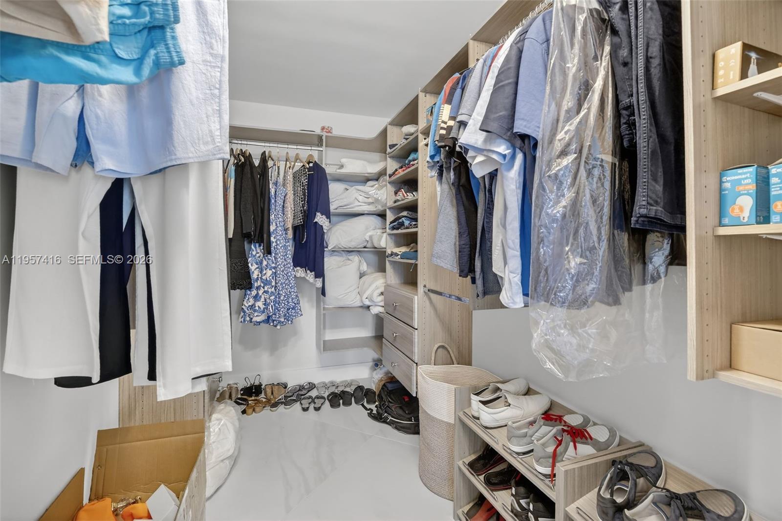 1000 ISL BLVD WILLIAMS IS - Residential