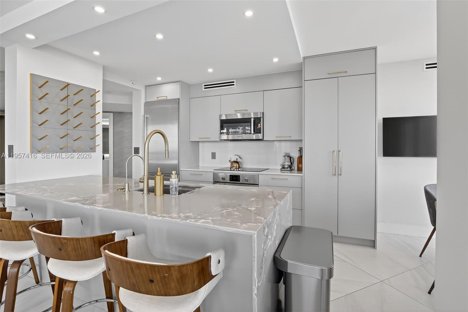 1000 ISL BLVD WILLIAMS IS - Residential